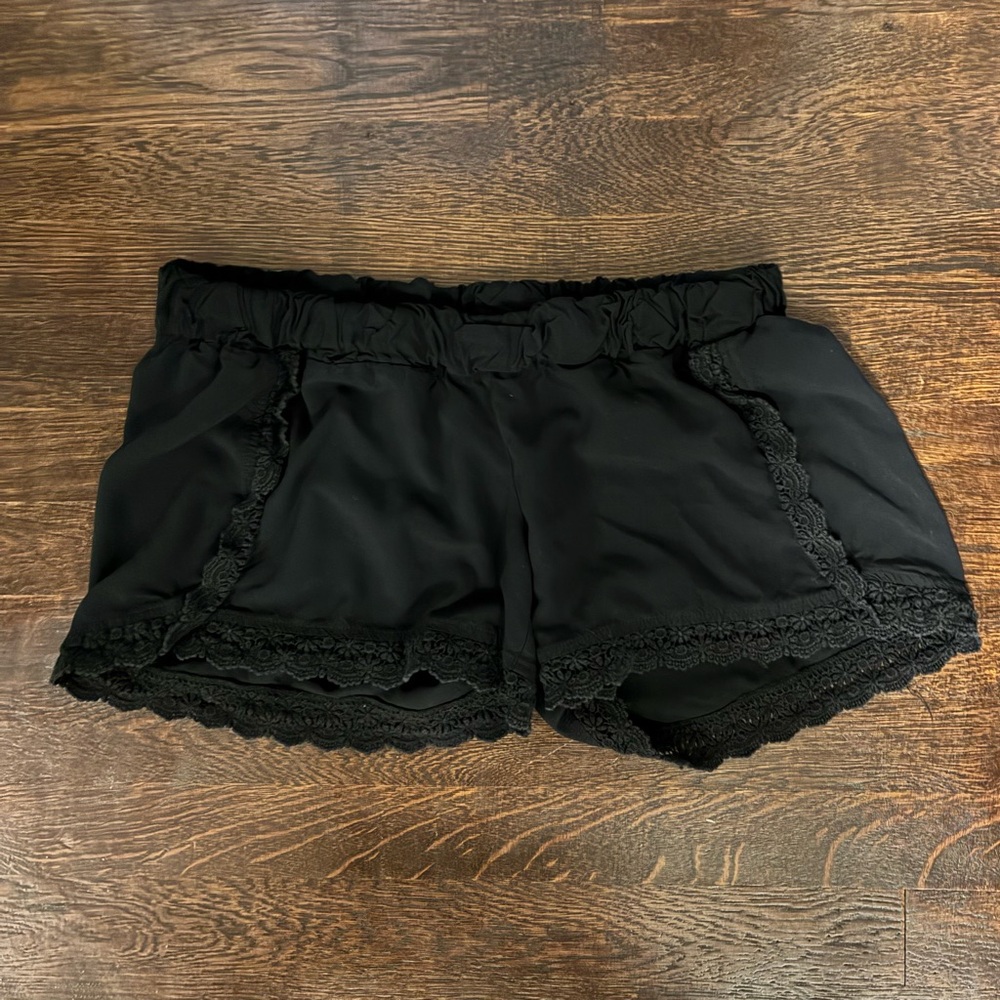 Motherhood Maternity lace-edged elastic-waist shorts size S